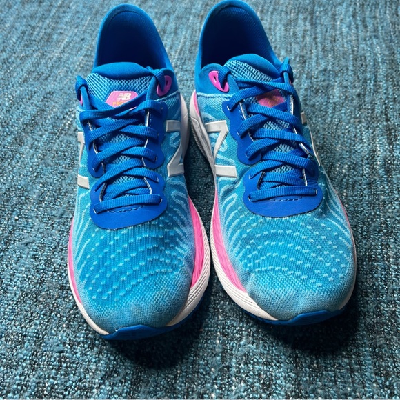 New Balance Fresh Foam 860v11 Running Shoes in Vibrant Sky Blue and Pink - Picture 4 of 9